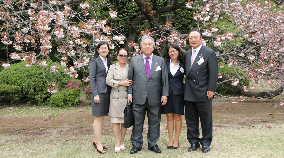 TGĐ VTAX cùng chụp ảnh lưu niệm với các thành viên của Hiệp Hội Đại Lý Thuế TOKYO