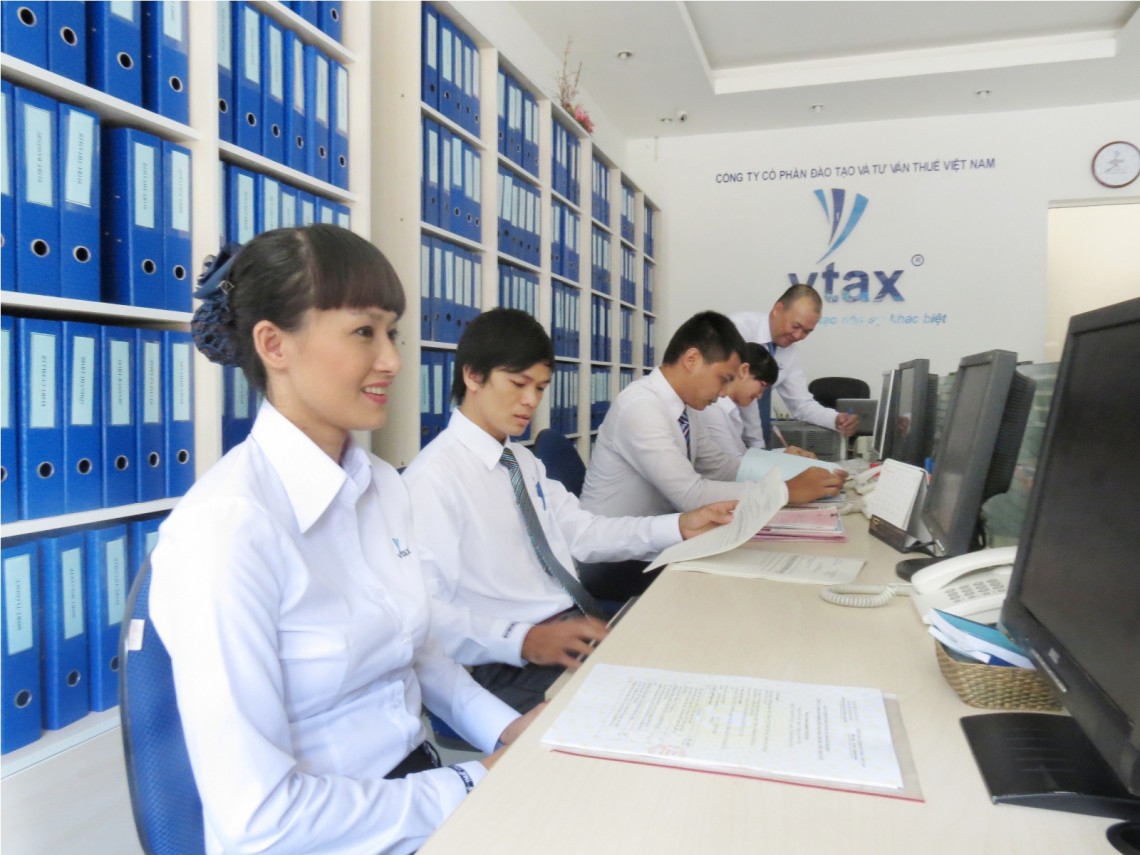 VTAX cùng làm việc hăng say