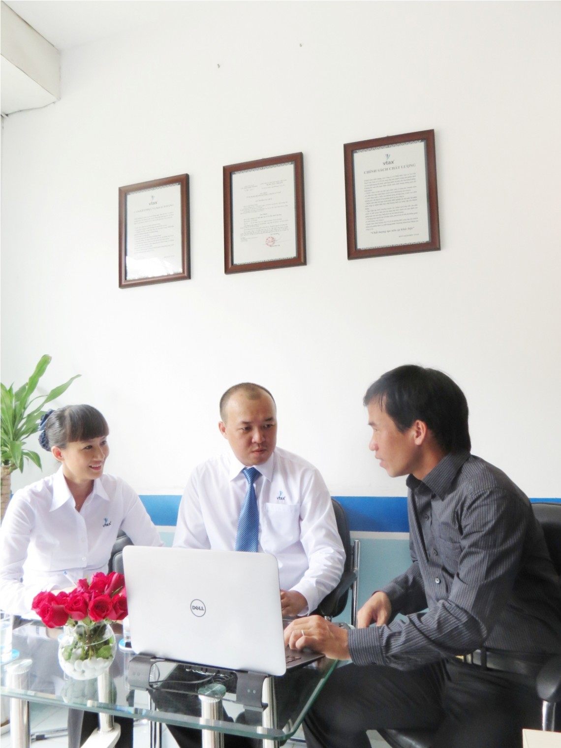 VTAX tư vấn khách hàng