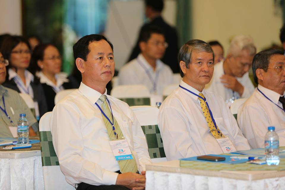 Ông Trần Ngọc Tâm - Phó Cục Trưởng Cục Thuế Tp HCM cùng các khách mời khác trong Đại hội