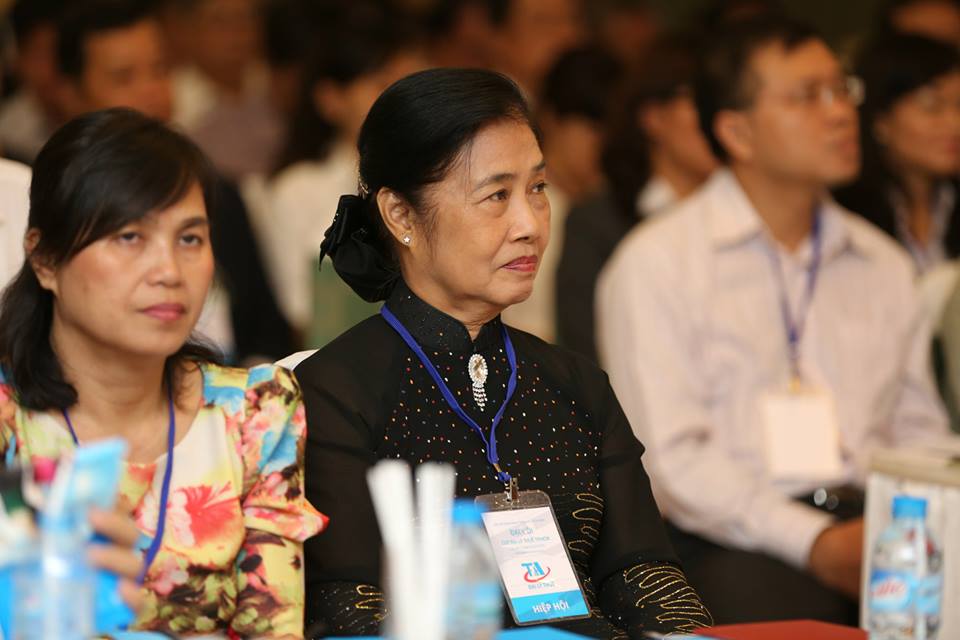 Bà Nguyễn Thị Phương Dung - Nguyên Cục Trưởng Cục Thuế Tp HCM trong buổi Đại hội (bên phải)