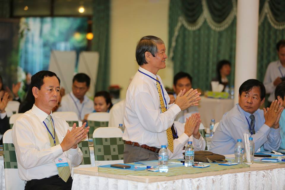 Các khách mời cùng các thành viên trong buổi Đại hội CLB Đại Lý Thuế Tp HCM lần I