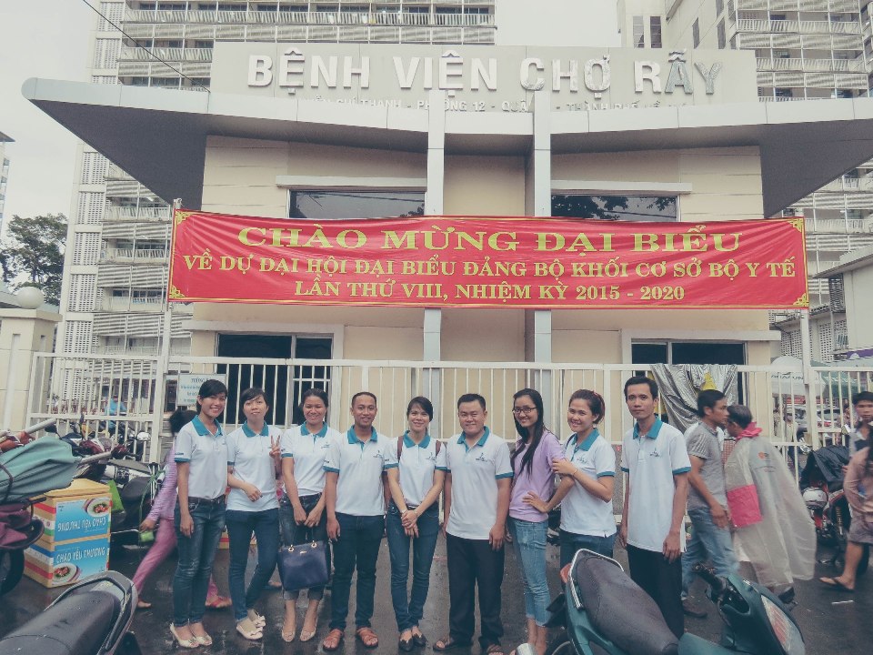 Đại gia đình VTAX chụp ảnh lưu niệm tại bệnh viện Chợ Rẫy