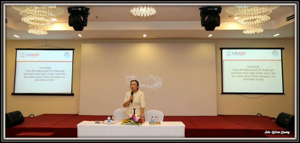 Bà Nguyễn Thị Cúc - Chủ tịch Hội tư vấn thuế; Nguyên Phó Tổng cục trưởng Tổng cục thuế phát biểu trong buổi tọa đàm