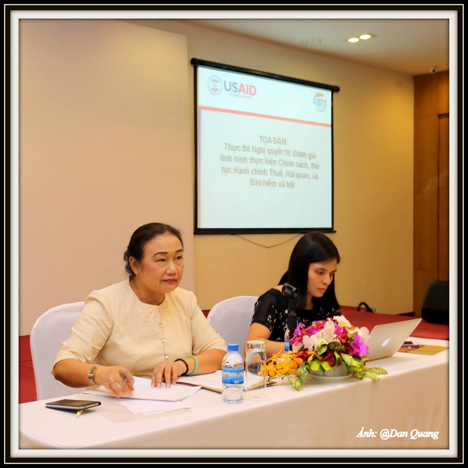 Bà Nguyễn Thị Cúc - Chủ tịch Hội tư vấn thuế; Nguyên Phó Tổng cục trưởng Tổng cục thuế trong buổi tọa đàm