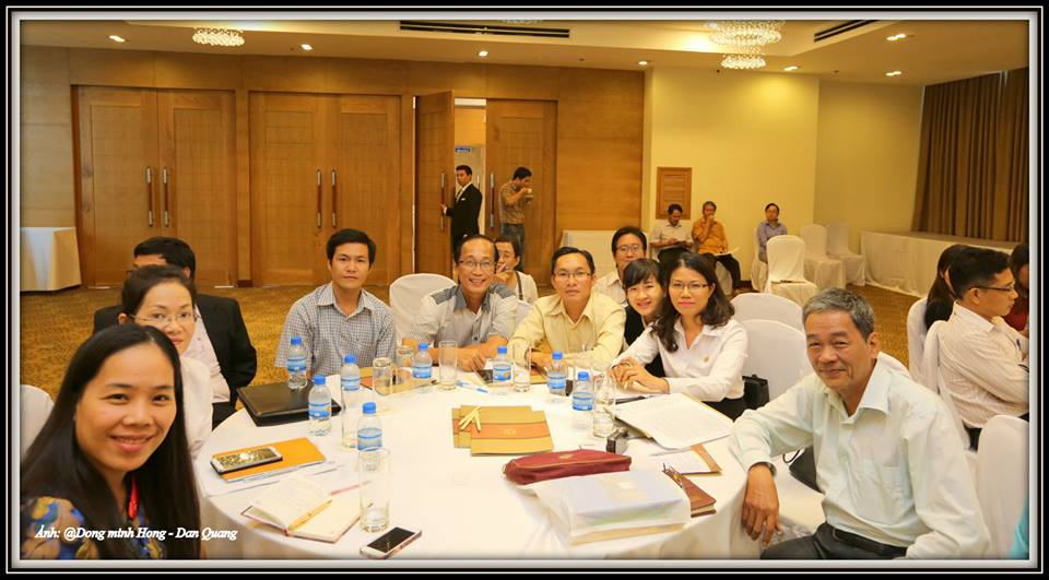 TGĐ Đại lý thuế VTAX chụp ảnh lưu niệm cùng các vị khách mời trong buổi tọa đàm
