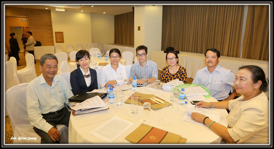 TGĐ Đại lý thuế VTAX chụp hình lưu niệm cùng các vị khách quý trong buổi tọa đàm