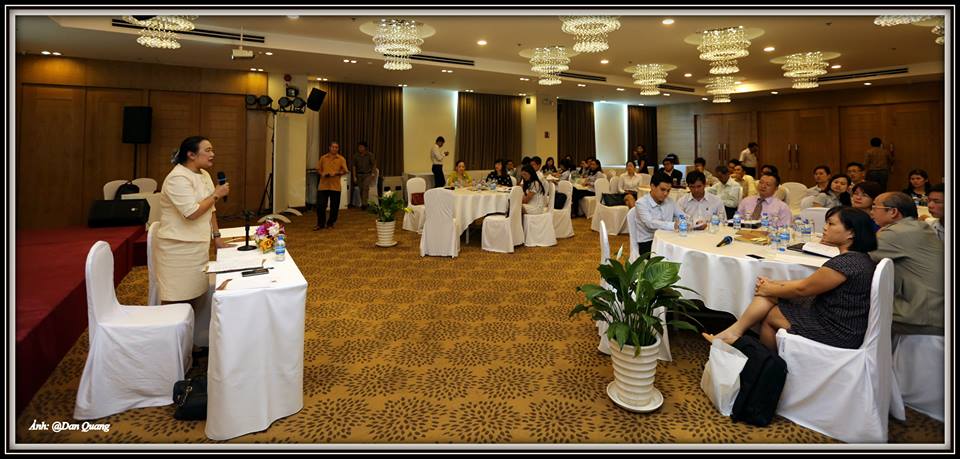 Bà Nguyễn Thị Cúc - Chủ tịch Hội tư vấn thuế; Nguyên Phó Tổng cục trưởng Tổng cục thuế phát biểu trong buổi tọa đàm